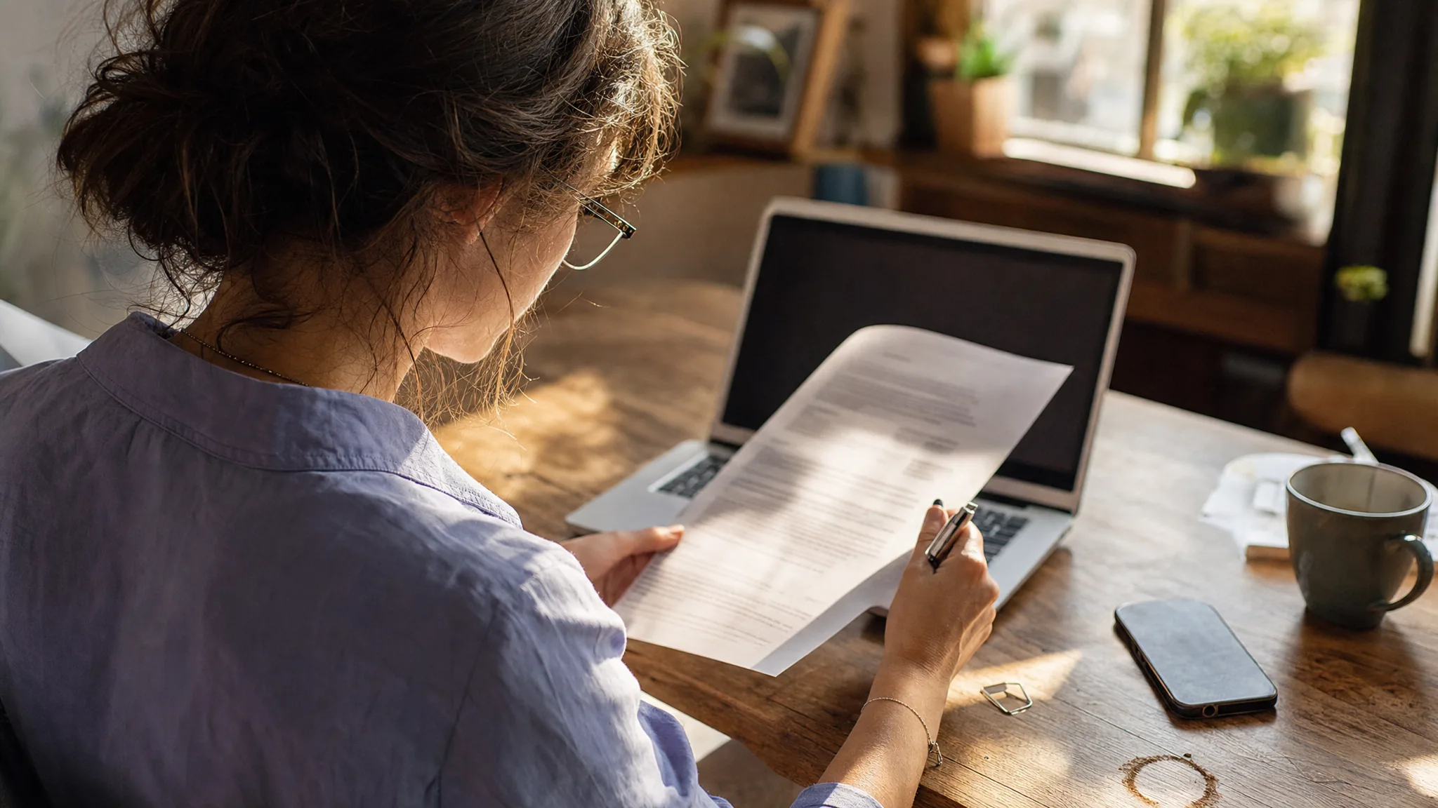 Garder une validation humaine dès que l'IA touche aux données de l'entreprise